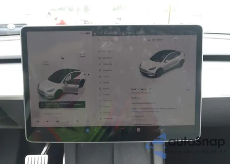 2022 Tesla Model Y Performance Dual Motor All-Wheel Drive z USA, uszkodzony, nr VIN 7SAYGDEF3NF565275